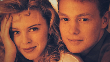 Kylie Minogue y Jason Donovan relanzan “Especially for You”