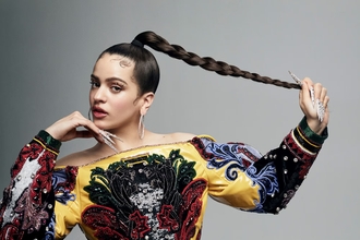 Rosalía se suma a la moda de 'farmear aura'