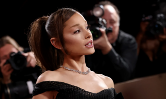 Ariana Grande supera el billón de streams con Petal