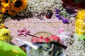 Vandalizan la estrella de Dolly Parton en Hollywood
