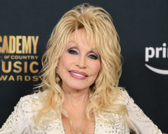 Dolly Parton canta «Jolene» en galés
