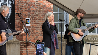 Patti Smith, sorprendida por 3.000 voces en Oviedo