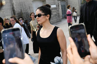 Rosalía se queda sin entrar en la iglesia